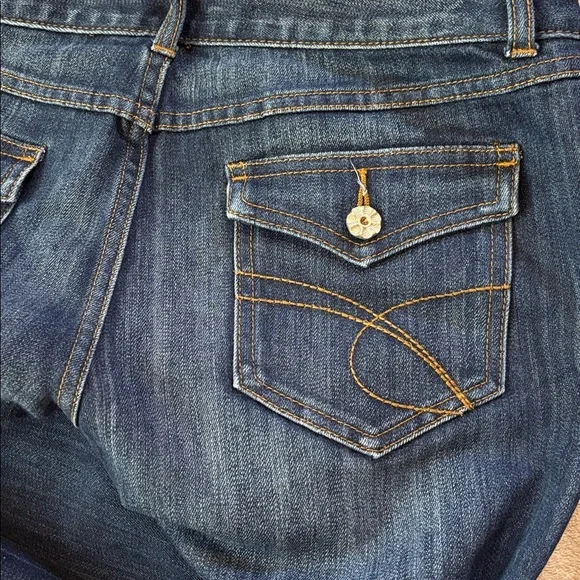 INC Denim Button Fly Regular Fit Boot Leg Jeans Size 8 - Picture 7 of 9